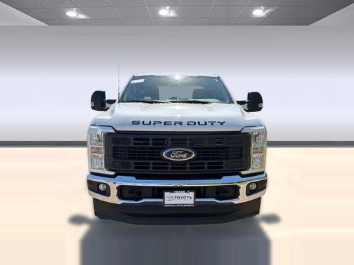 Oxford White 2024 Ford F-250 XL