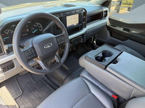 Oxford White 2024 Ford F-250 XL