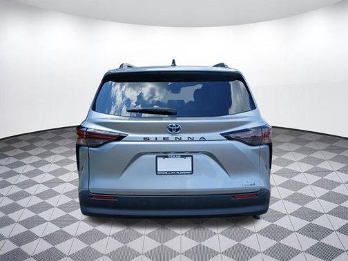 2024 Toyota Sienna XLE 8 Passenger
