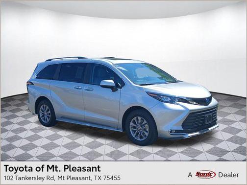2024 Toyota Sienna XLE 8 Passenger