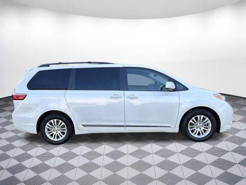 2017 Toyota Sienna XLE Premium