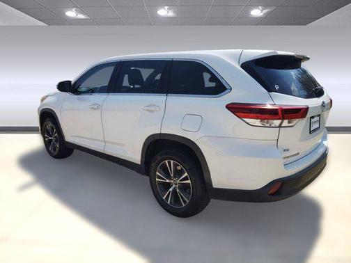 2019 Toyota Highlander LE I4