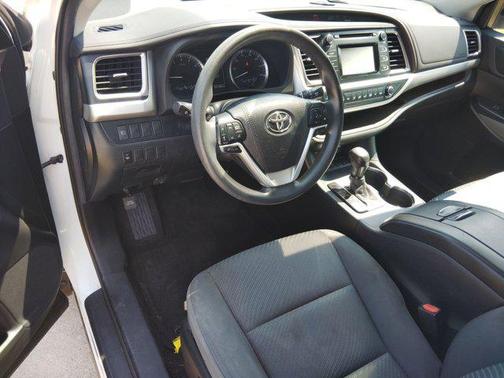 2019 Toyota Highlander LE I4