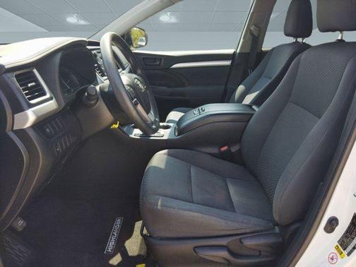 2019 Toyota Highlander LE I4