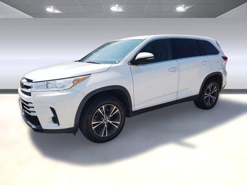 2019 Toyota Highlander LE I4