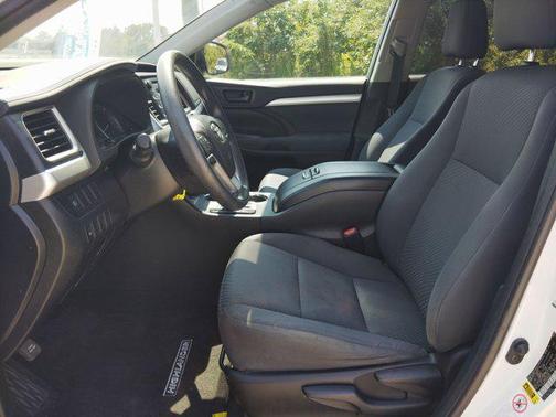 2019 Toyota Highlander LE I4