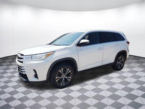 2019 Toyota Highlander LE I4