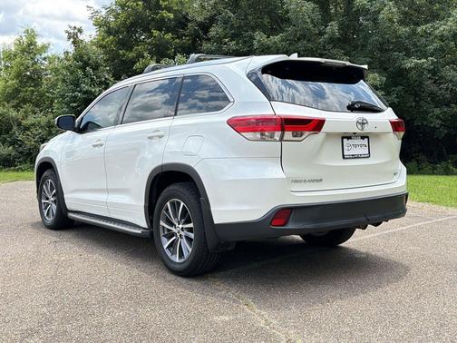 Blizzard Pearl 2017 Toyota Highlander XLE