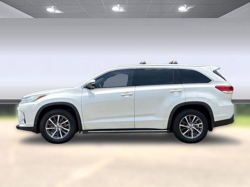 Blizzard Pearl 2017 Toyota Highlander XLE
