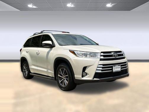 Blizzard Pearl 2017 Toyota Highlander XLE