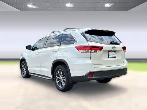 Blizzard Pearl 2017 Toyota Highlander XLE