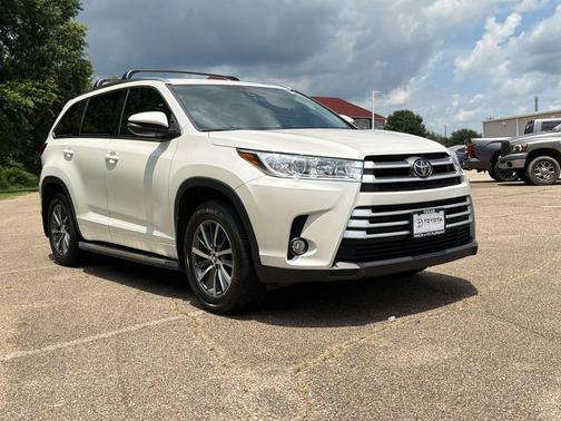 Blizzard Pearl 2017 Toyota Highlander XLE
