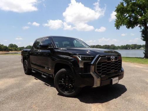 2025 Toyota Tundra Hybrid Platinum