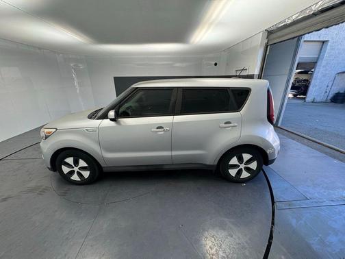 2016 Kia Soul EV Base