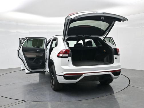 Opal White Pearl Effect 2023 Volkswagen Atlas Cross Sport 3.6 V6 SEL R-Line Black