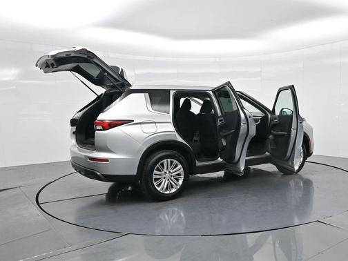 2022 Mitsubishi Outlander ES