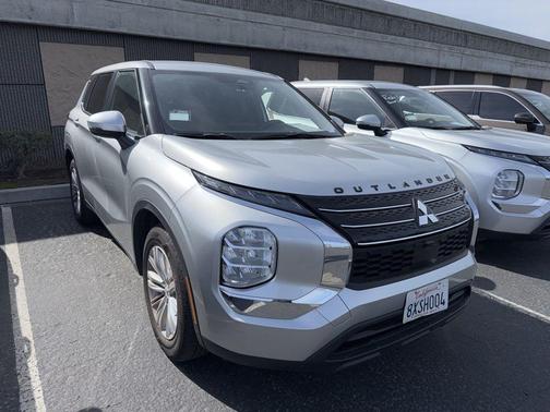 2022 Mitsubishi Outlander ES