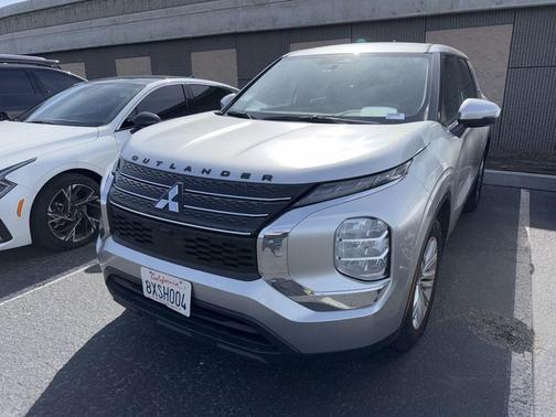 2022 Mitsubishi Outlander ES