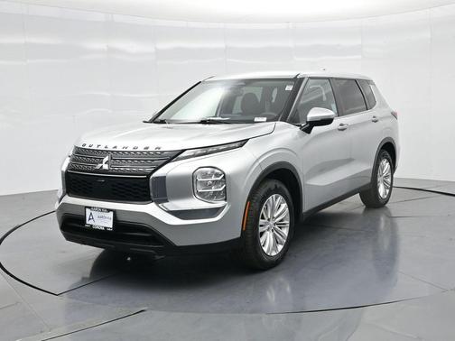 2022 Mitsubishi Outlander ES