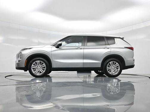 2022 Mitsubishi Outlander ES