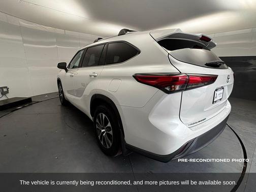 Pearl 2023 Toyota Highlander XLE