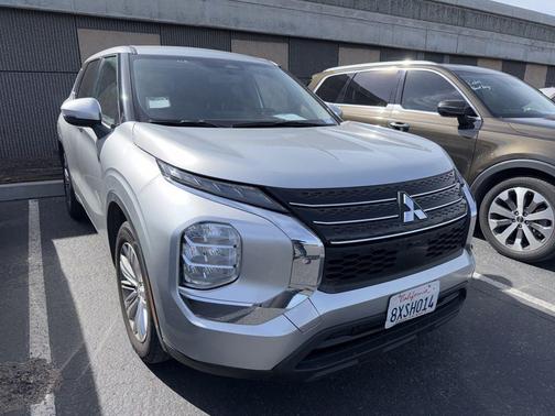 2022 Mitsubishi Outlander ES