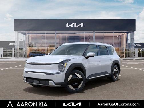Glacial White Pearl 2026 Kia EV9 Wind