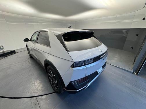 2024 Hyundai IONIQ 5 SE