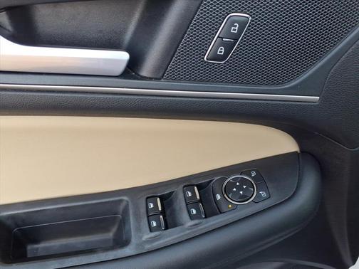 White 2022 Ford Edge SEL