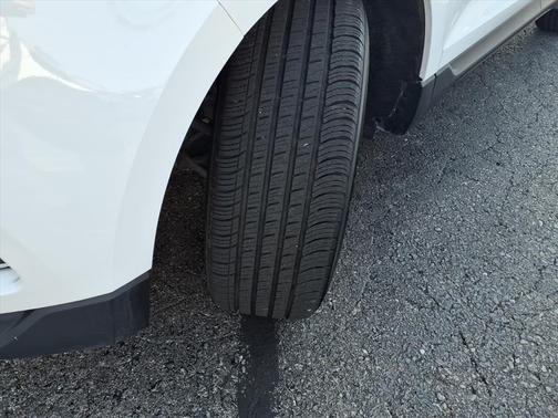 White 2022 Ford Edge SEL