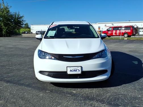 2022 Chrysler Voyager LX
