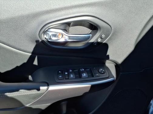 Granite Crystal Metallic Clearcoat 2021 Jeep Cherokee Limited