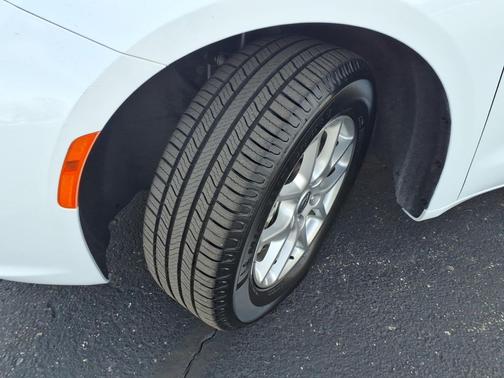 Bright White Clearcoat 2023 Chrysler Pacifica Touring L