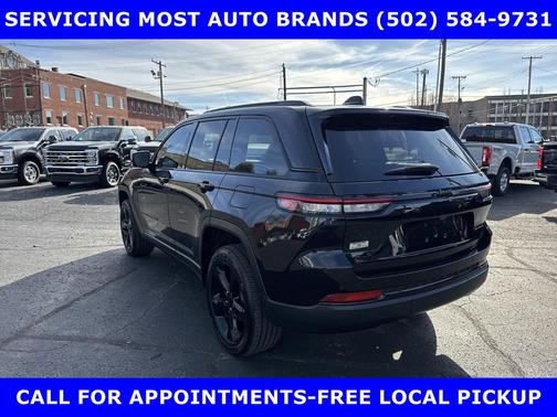 Diamond Black Crystal Pearlcoat 2024 Jeep Grand Cherokee Altitude