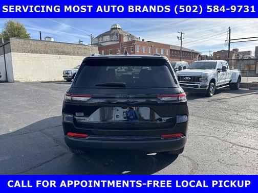 Diamond Black Crystal Pearlcoat 2024 Jeep Grand Cherokee Altitude