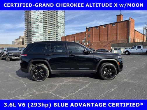 Diamond Black Crystal Pearlcoat 2024 Jeep Grand Cherokee Altitude