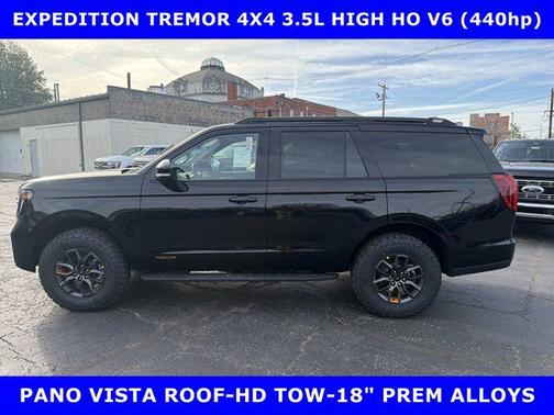 Agate Black Metallic 2026 Ford Expedition Tremor