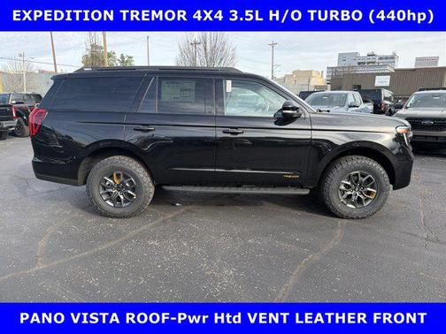 Agate Black Metallic 2026 Ford Expedition Tremor