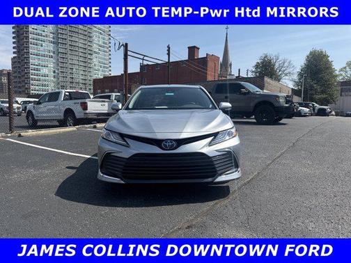 2022 Toyota Camry Hybrid XLE