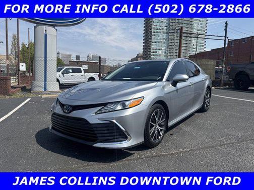 2022 Toyota Camry Hybrid XLE