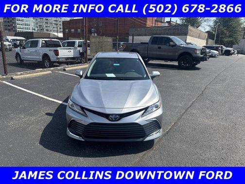 2022 Toyota Camry Hybrid XLE