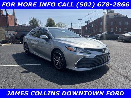2022 Toyota Camry Hybrid XLE
