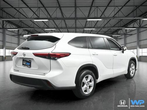 2022 Toyota Highlander LE