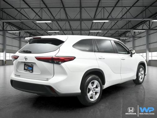 2022 Toyota Highlander LE