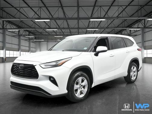 2022 Toyota Highlander LE
