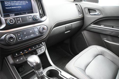 Desert Sand Metallic 2022 GMC Canyon AT4