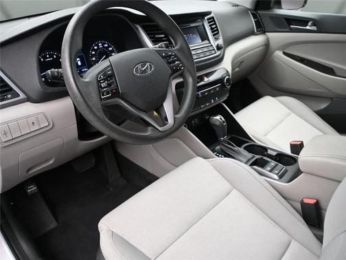 2017 Hyundai TUCSON SE
