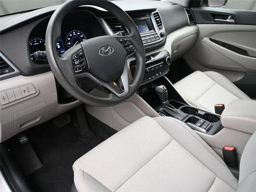 2017 Hyundai TUCSON SE