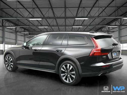 2021 Volvo V60 Cross Country T5