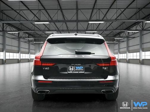 2021 Volvo V60 Cross Country T5